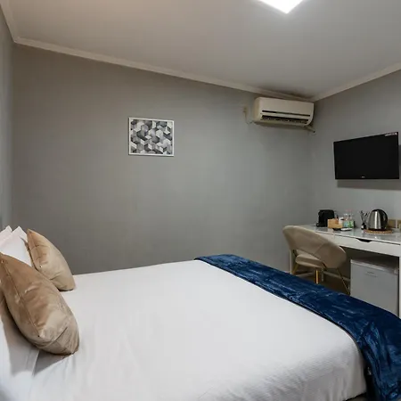 Guest house Portafortuna - Close To Colosseum Rome