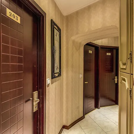 Portafortuna - Close To Colosseum